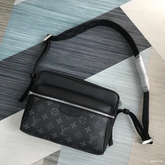 OUTDOOR MESSENGER LOUIS VUITTON 0808